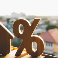 In a Recession Do Mortgage Rates Rise or Fall?
