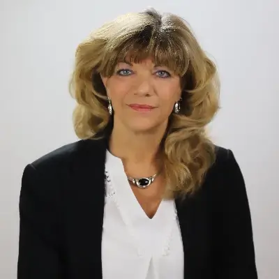 Roxann Szeredai